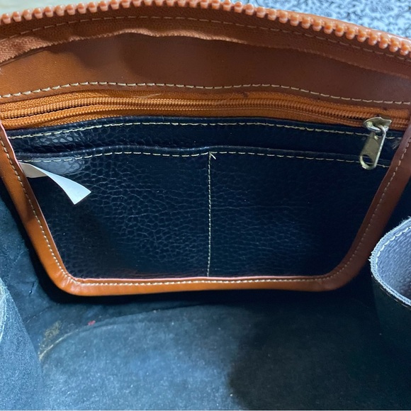 VINTAGE Dooney & Bourke : all weather leather satchel handbag & matching wallet - Picture 7 of 16